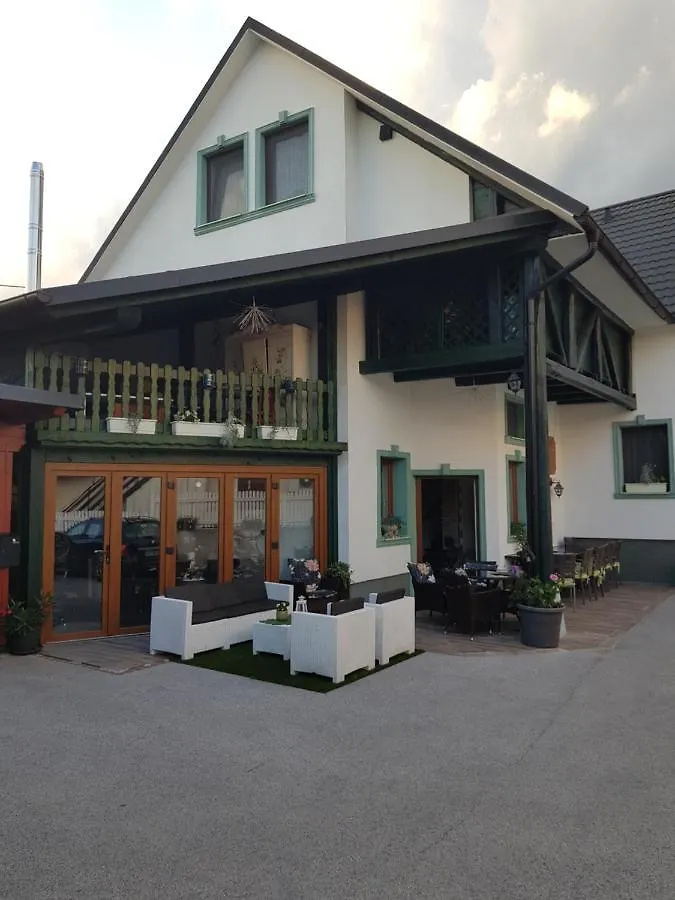Mama'S House Hostel Cerklje na Gorenjskem 0*,  Slovenia
